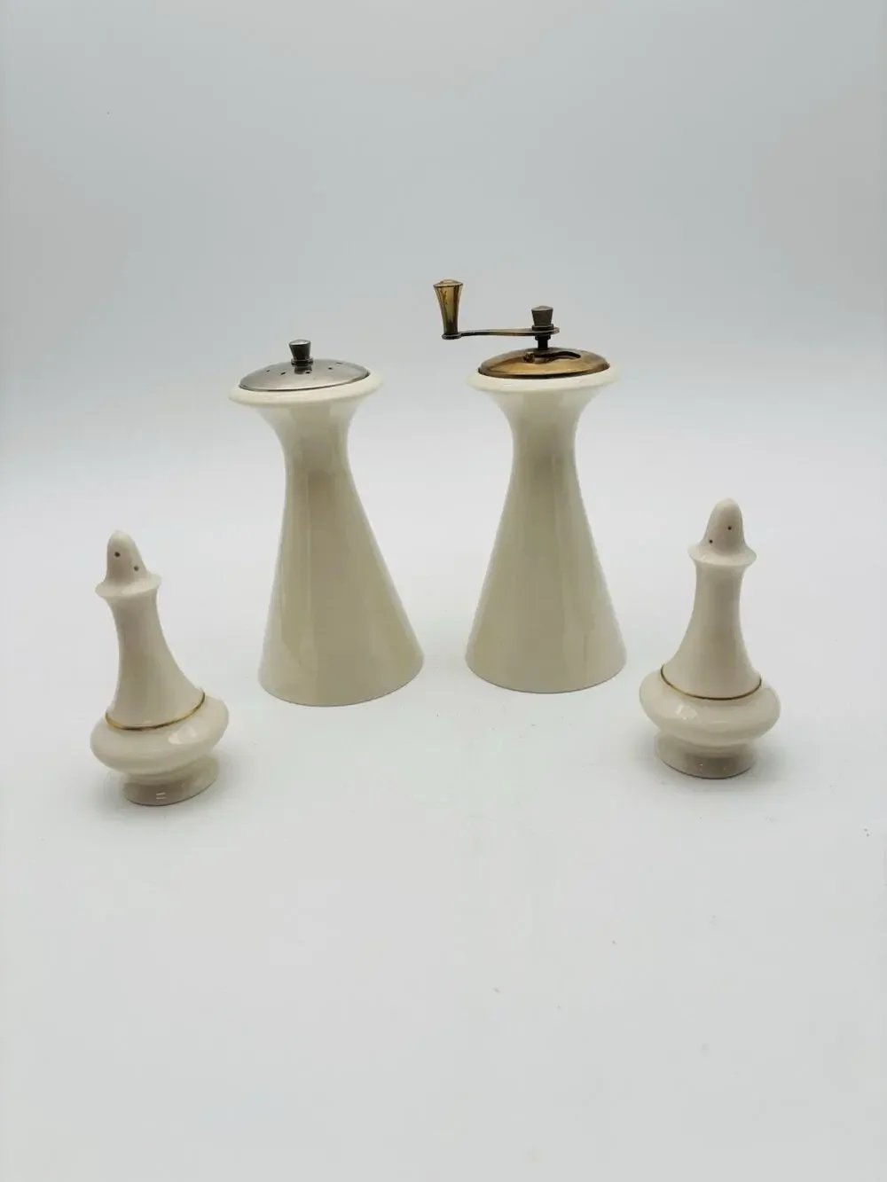 Lenox Solitaire Regency Ivory and Platinum 2 Salt & Pepper Shakers VG Condition